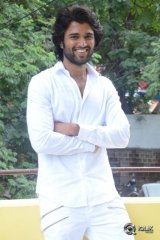 Vijay Deverakonda Interview About Pelli Choopulu Movie